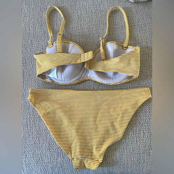 H&M Bikini Top and Bottoms - Picture 2 of 4